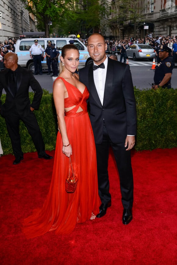 Derek Jeter et Hannah Davis lors du Costume Institute Gala 2015 au Met de New York, le 4 mai 2015. Le couple s'est fiancé en octobre.