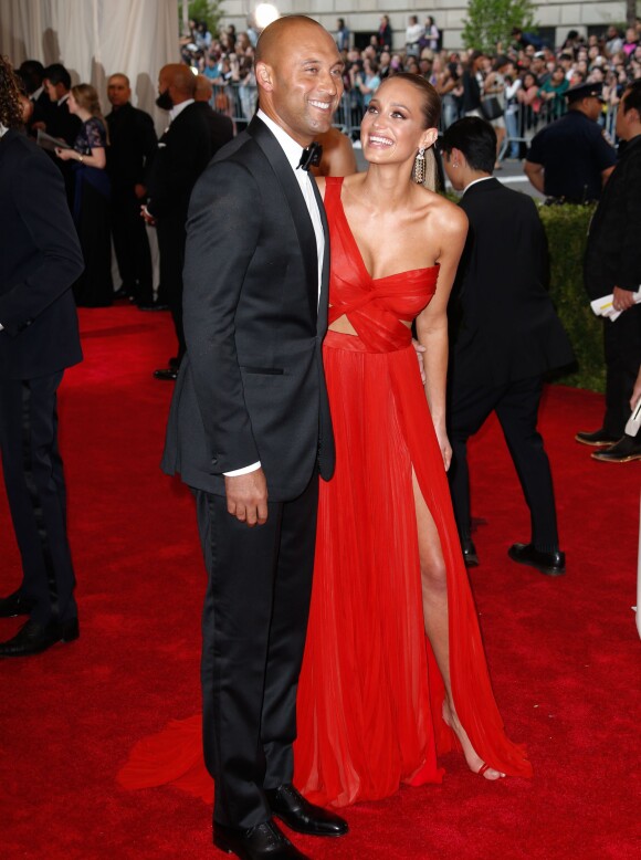 Derek Jeter et Hannah Davis lors du Costume Institute Gala 2015 au Met de New York, le 4 mai 2015. Le couple s'est fiancé en octobre.