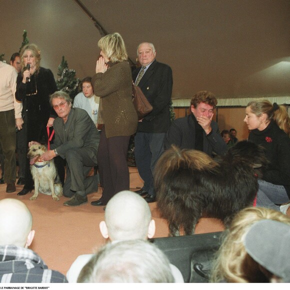 Alain Delon et Brigitte Bardot pour le Noël des animaux sous le parainnage de Brigitte Bardot en 2001