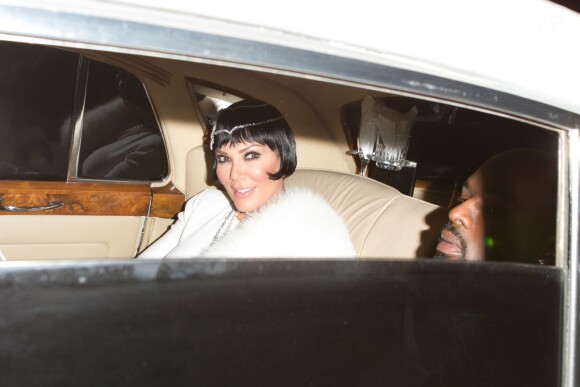 Kris Jenner et son compagnon Corey Gamble en voiture lors de sa soirée d'anniversaire. Los Angeles, nuit du 6 au 7 novembre 2015.
