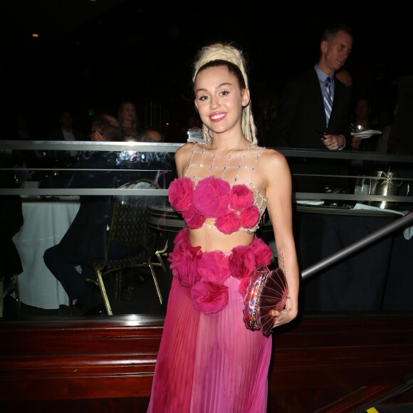 Miley Cyrus lors du 46e gala d'anniversaire du Centre LGBT de Los Angeles, à Century City, le 7 novembre 2015.