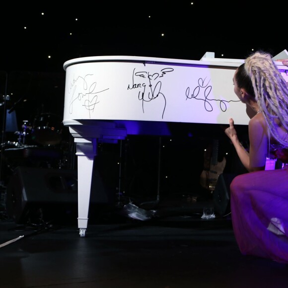 Miley Cyrus lors du 46e gala d'anniversaire du Centre LGBT de Los Angeles, à Century City, le 7 novembre 2015.