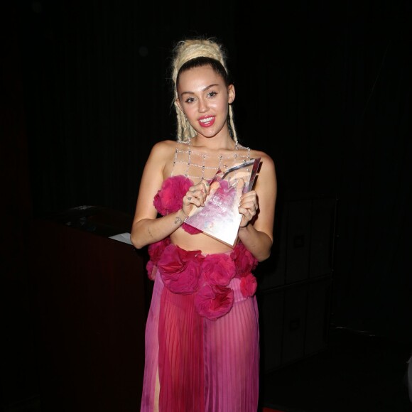 Miley Cyrus lors du 46e gala d'anniversaire du Centre LGBT de Los Angeles, à Century City, le 7 novembre 2015.