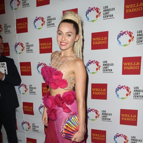 Miley Cyrus lors du 46e gala d'anniversaire du Centre LGBT de Los Angeles, à Century City, le 7 novembre 2015.