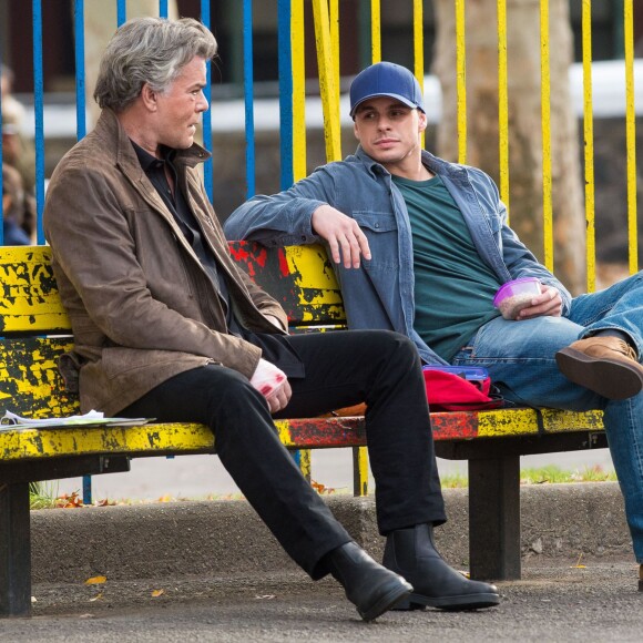 Jennifer Lopez sur le tournage du film 'Shades of Blue' à Sunset Park à New York. Ray Liotta et Casper Smart tournent une scène ensemble sur une aire de jeux pour enfants. Le 2 novembre 2015