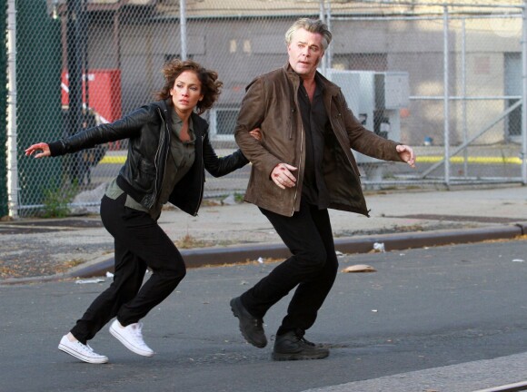 Jennifer Lopez et Ray Liotta sur le tournage de 'Shades Of Blue' à New York, le 29 octobre 2015