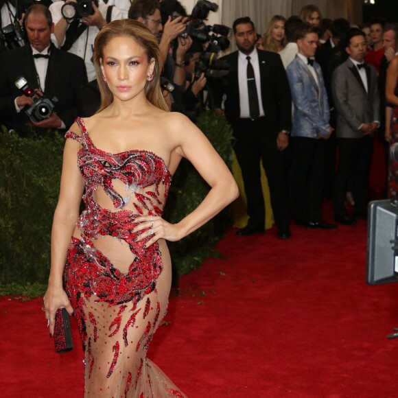 Jennifer Lopez - Soirée Costume Institute Gala 2015 (Met Ball) au Metropolitan Museum, célébrant l'ouverture de Chine: à travers le miroir à New York. Le 4 mai 2015.