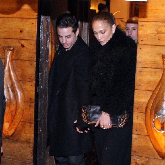 Jennifer Lopez et son compagnon Casper Smart ( a nouveau reunis alors qu'on les annoncait separes) arrivent a Rome le 13 novembre 2013.