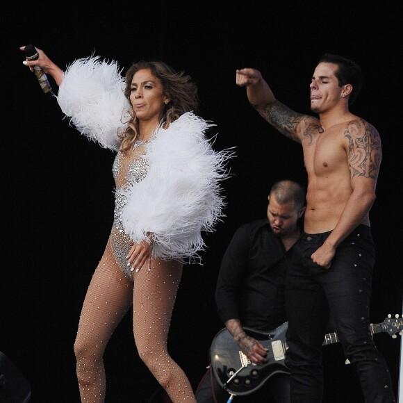 Jennifer Lopez (et son petit-ami Casper Smart) donne un concert - People lors du festival "T In The Park" a Kinross, le 14 juillet 2013.