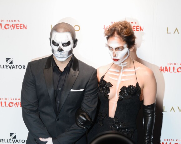 Jennifer Lopez, Caspar Smart à la 16e soirée d'Halloween organisée par Heidi Klum au club LAVO à New York, le 31 octobre 2015.