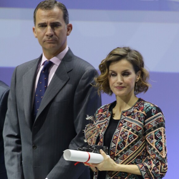 Letizia et Felipe VI d'Espagne décernaient le 12 novembre 2015, lors d'une cérémonie à la Ciudad BBVA à Madrid, les accréditations attribuées aux nouveaux ambassadeurs de la Marque Espagne, pour la 6e édition de cette initiative biennale récompensant des personnes physiques ou morales pour leur engagement au service du rayonnement de l'Espagne.