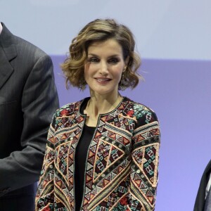 Letizia et Felipe VI d'Espagne décernaient le 12 novembre 2015, lors d'une cérémonie à la Ciudad BBVA à Madrid, les accréditations attribuées aux nouveaux ambassadeurs de la Marque Espagne, pour la 6e édition de cette initiative biennale récompensant des personnes physiques ou morales pour leur engagement au service du rayonnement de l'Espagne.