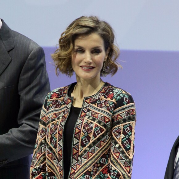 Letizia et Felipe VI d'Espagne décernaient le 12 novembre 2015, lors d'une cérémonie à la Ciudad BBVA à Madrid, les accréditations attribuées aux nouveaux ambassadeurs de la Marque Espagne, pour la 6e édition de cette initiative biennale récompensant des personnes physiques ou morales pour leur engagement au service du rayonnement de l'Espagne.