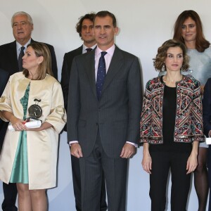 Letizia et Felipe VI d'Espagne décernaient le 12 novembre 2015, lors d'une cérémonie à la Ciudad BBVA à Madrid, les accréditations attribuées aux nouveaux ambassadeurs de la Marque Espagne, pour la 6e édition de cette initiative biennale récompensant des personnes physiques ou morales pour leur engagement au service du rayonnement de l'Espagne.