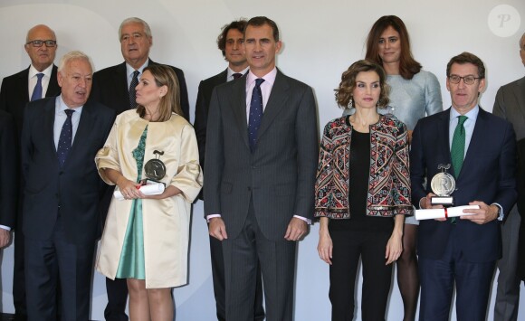 Letizia et Felipe VI d'Espagne décernaient le 12 novembre 2015, lors d'une cérémonie à la Ciudad BBVA à Madrid, les accréditations attribuées aux nouveaux ambassadeurs de la Marque Espagne, pour la 6e édition de cette initiative biennale récompensant des personnes physiques ou morales pour leur engagement au service du rayonnement de l'Espagne.