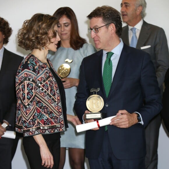 Letizia et Felipe VI d'Espagne décernaient le 12 novembre 2015, lors d'une cérémonie à la Ciudad BBVA à Madrid, les accréditations attribuées aux nouveaux ambassadeurs de la Marque Espagne, pour la 6e édition de cette initiative biennale récompensant des personnes physiques ou morales pour leur engagement au service du rayonnement de l'Espagne.