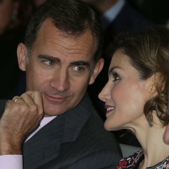 Letizia et Felipe VI d'Espagne décernaient le 12 novembre 2015, lors d'une cérémonie à la Ciudad BBVA à Madrid, les accréditations attribuées aux nouveaux ambassadeurs de la Marque Espagne, pour la 6e édition de cette initiative biennale récompensant des personnes physiques ou morales pour leur engagement au service du rayonnement de l'Espagne.