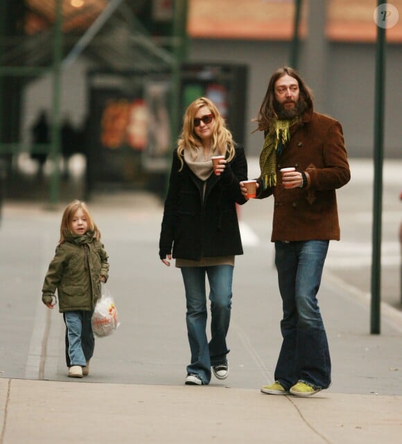 Chris Robinson et son ex-femme Kate Hudson, et leur fils Ryder dans les rues de West Village, à New York, le 9 décembre 2007