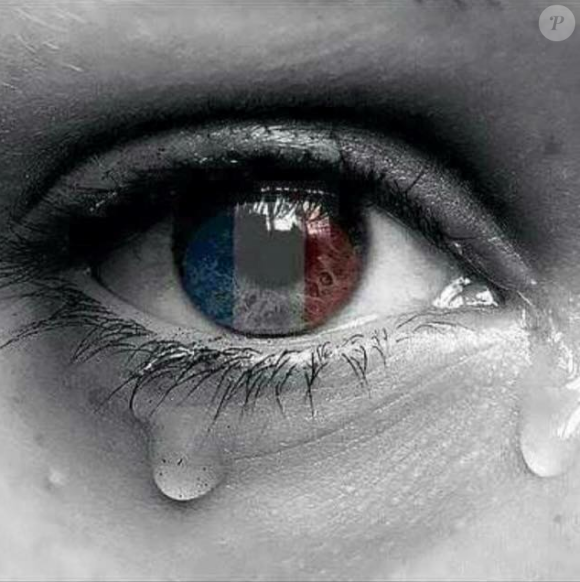 Les stars françaises expriment leur chagrin sur Instagram et Twitter, après les attentats du 13 novembre 2015 à Paris.