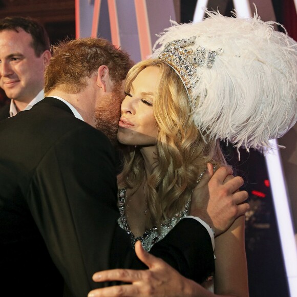 Prince Harry et Kylie Minogue - Royal Variety Performance au Albert Hall à Londres, le 13 novembre 2015.