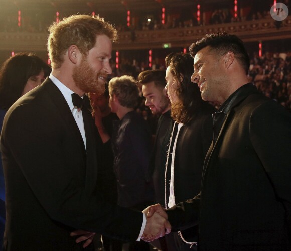 Prince Harry et Ricky Martin - Royal Variety Performance au Albert Hall à Londres, le 13 novembre 2015.