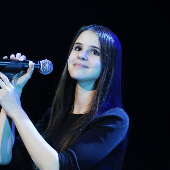 Marina Kaye - Concert des Talents de France Bleu aux Folies Bergère à Paris le 10 novembre 2015. © Denis Guignebourg