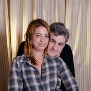 Pierre Ménès et sa compagne Mélissa au cocktail du Festival du Cinéma & Musique de film de La Baule, le 12 novembre 2015 © Rachid Bellak