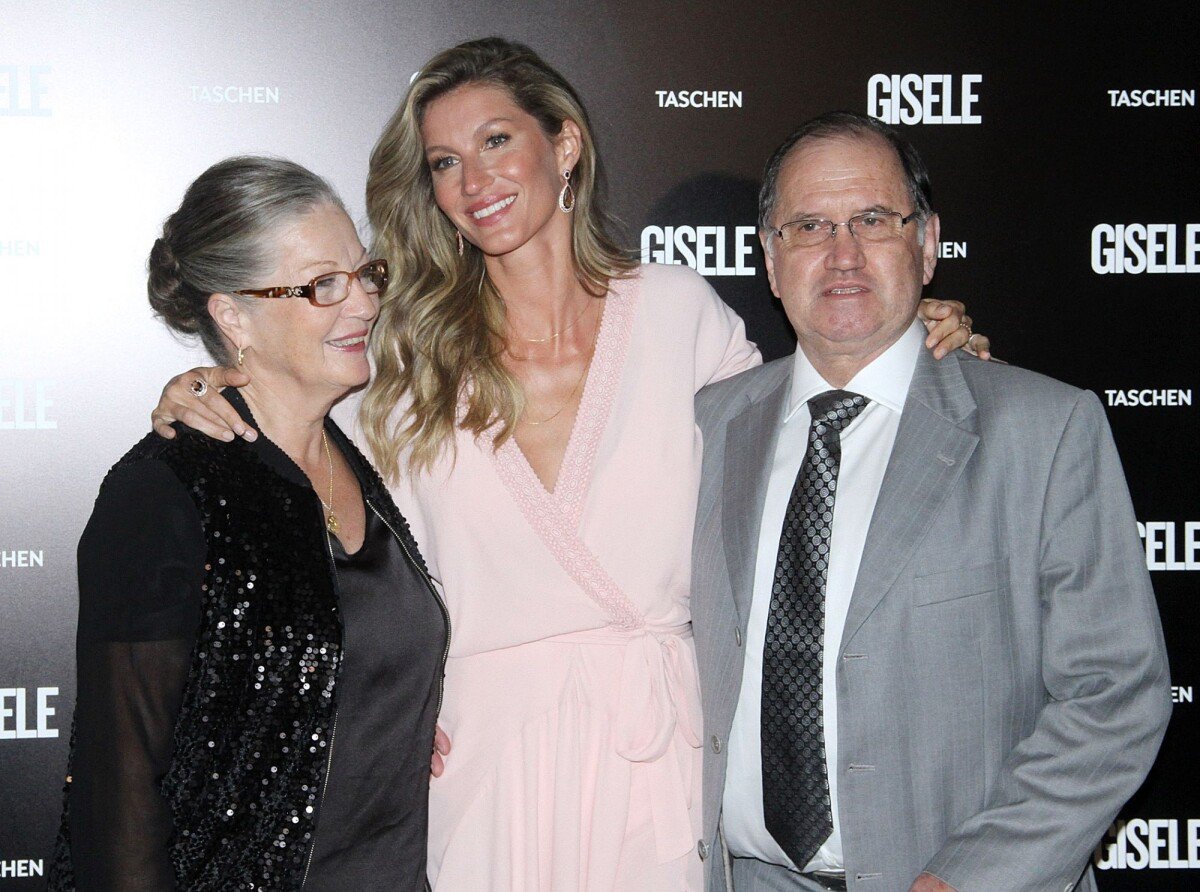 Photo Gisele Bundchen Et Ses Parents Vania Nonnenmacher Valdir Bundchen Lors Du Lancement