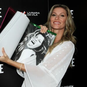 Gisele Bundchen lors du lancement du livre dédié au supertop le 7 novembre 2015 à Sao Paulo.
