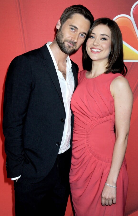 Ryan Eggold et Megan Boone, partenaires dans The Blacklist, lors de la soirée NBC Upfront à New York le 12 mai 2014. L'actrice a révélé en novembre 2015 être enceinte de son premier enfant.