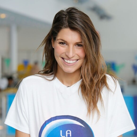 Laury Thilleman - Défi de l'eau dans le cadre de la nuit de l'eau à la piscine de Puteaux. Le 13 mars 2015.