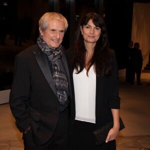 Claude Lelouch et sa compagne Valérie Perrin lors de la 7e cérémonie de l'Excellence Francaise à la Philharmonie de Paris, le 17 novembre 2015.