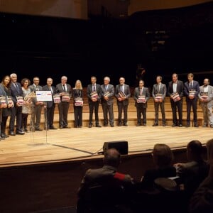 Les honorés lors de la 7e cérémonie de l'Excellence Francaise à la Philharmonie de Paris, le 17 novembre 2015.