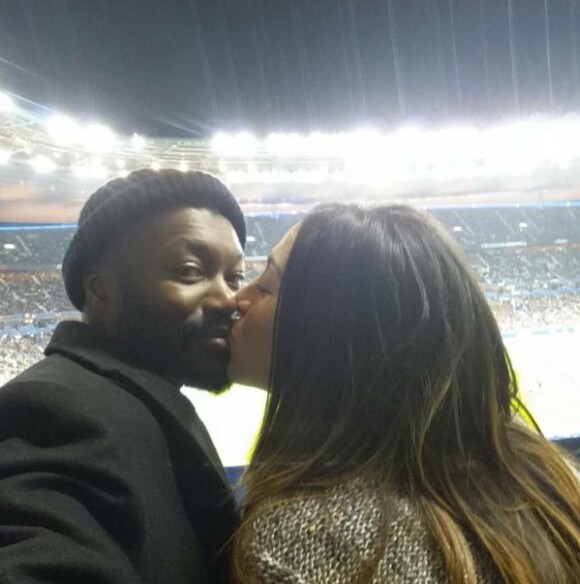 Djibril Cissé et sa compagne Marie-Cécile au Stade de France le 13 novembre 2015 à Saint-Denis, le soir des attentats qui ont ensanglanté Paris et sa banlieue, provoquant la mort de 129 personnes - Photo publiée le 16 novembre 2015