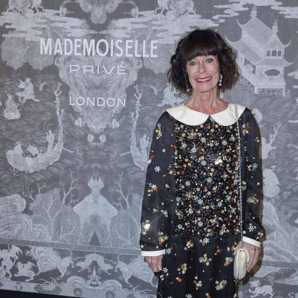 Geraldine Chaplin - Photocall lors du vernissage de l'exposition Chanel "Mademoiselle Privé" à la Galerie Saatchi à Londres, le 12 octobre 2015.