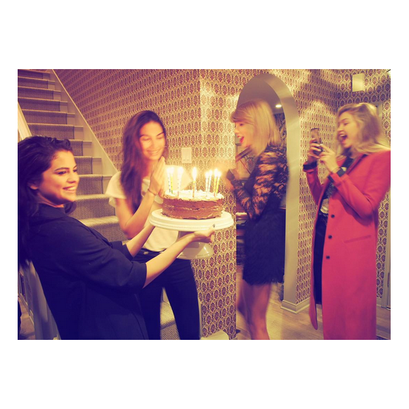 Taylor Swift, Selena Gomez et Gigi Hadid célèbrent l'anniversaire de Lily Aldridge / photo postée sur Instagram.