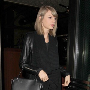 Taylor Swift est allée diner au restaurant Palm Restaurant à Beverly Hills, le 17 novembre 2015