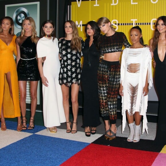 Gigi Hadid, Marta Hunt, Hailee Steinfeld, Cara Delevingne, Selena Gomez, Taylor Swift, Serayah, Mariska Hargitay, Lily Aldridge et Karlie Kloss - Soirée des MTV Video Music Awards à Los Angeles le 30 aout 2015. © CPA