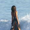 Alessandra Ambrosio lors d'un shooting photo à la plage à Malibu le 20 novembre 2015