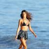 Le mannequin Alessandra Ambrosio lors d'un shooting photo à la plage à Malibu le 20 Novembre 2015  Model Alessandra Ambrosio out for a photo shoot in Malibu, California on November 20, 2015. She was sporting a variety of clothing from dresses to swim suits.20/11/2015 - Malibu