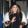 La chanteuse Adele fait un selfie avec un fan à New York le 20 novembre 2015.1/2015 - New York