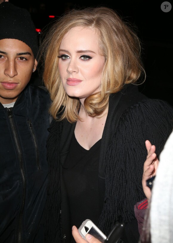 La chanteuse Adele quitte son hôtel pour aller dîner au restaurant dans le quartier de West Village à New York. Le 19 novembre 2015.