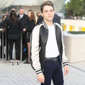 Xavier Dolan - Arrivées au défilé de mode "Louis Vuitton", collection prêt-à-porter printemps-été 2016, à la Fondation Louis Vuitton à Paris. Le 7 octobre 2015.