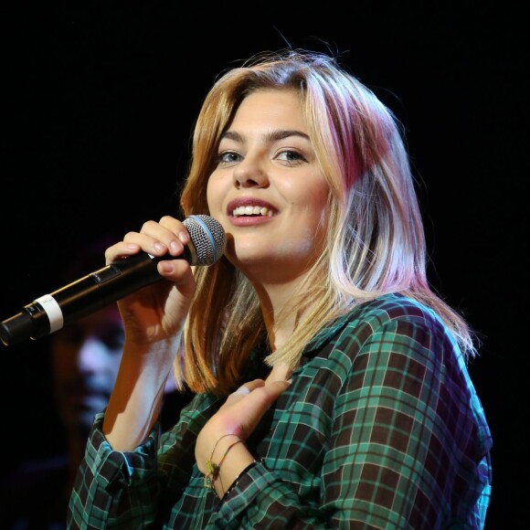 Louane Emera - Concert des Talents de France Bleu aux Folies Bergère à Paris le 10 novembre 2015. Louane Emera est le talent France Bleu de l'année. © Denis Guignebourg/Bestimage