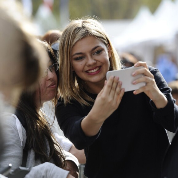 Louane Emera - Les chanteurs à l'antenne de la radio NRJ avant le concert à la foire de Marseille le 1er octobre 2015.