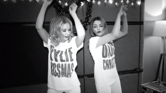 Kylie Minogue et Dannii Minogue - 100 Degrees - extrait de l'album "Kylie Christmas", novembre 2015.