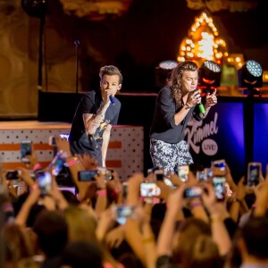 Le groupe One Direction (Harry Styles, Louis Tomlinson, Niall Horan, Liam Payne) en concert lors de 'Jimmy Kimmel Live!' à Hollywood, le 19 novembre 2015. © CPA