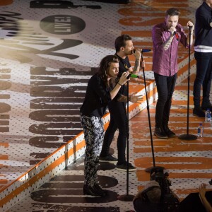 Le groupe One Direction (Harry Styles, Louis Tomlinson, Niall Horan, Liam Payne) en concert lors de 'Jimmy Kimmel Live!' à Hollywood, le 19 novembre 2015