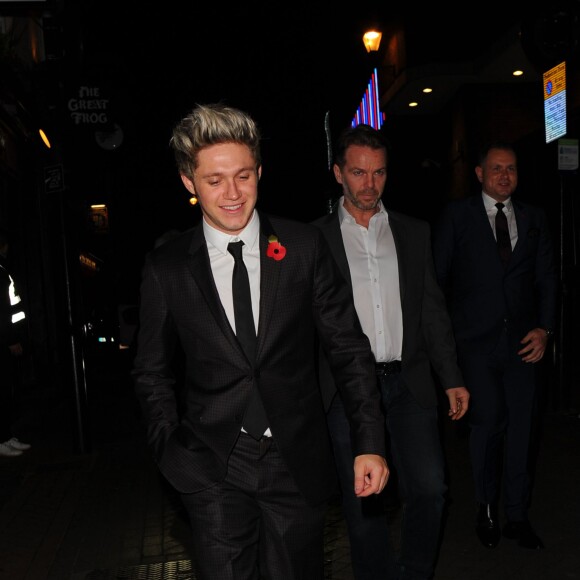 Niall Horan - Les membres du groupe One Direction Niall Horan et Liam Payne arrivent au « Cirque le soir » à Londres, le 2 novembre 2015