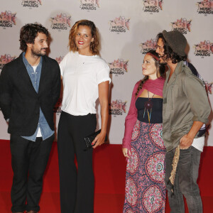 Jérémy Frérot et Florian Delavega (Fréro Delavega) avec leurs compagnes respectives, Laure Manaudou et Natalia Doco - Arrivées à la 17e cérémonie des NRJ Music Awards 2015 au Palais des Festivals à Cannes, le 7 novembre 2015. © Christophe Aubert via Bestimage